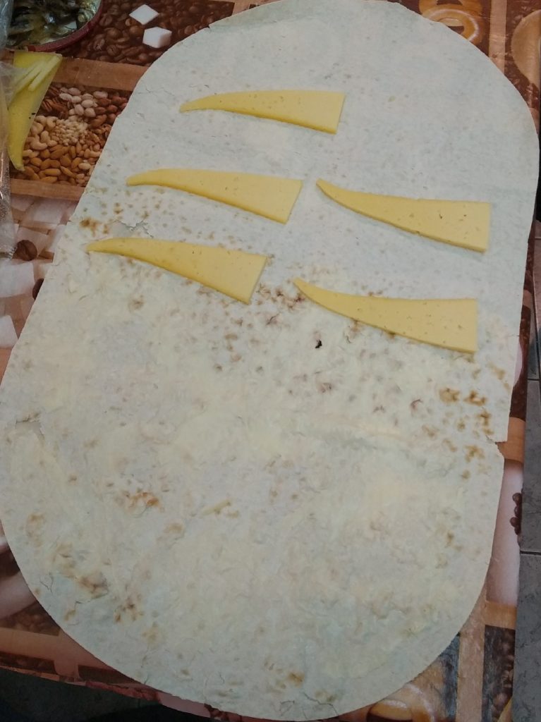 раскладываем сыр